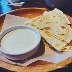 (芝士到底是什么味道)芝士是什么味道？探寻芝士的奇妙口感和风味特点