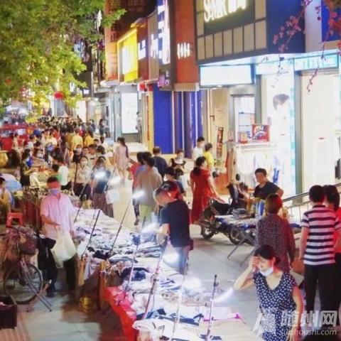 针对新手玩家的全方位攻略：如何快速掌握并玩转小小夜市游戏中的商业策略和交易技巧?