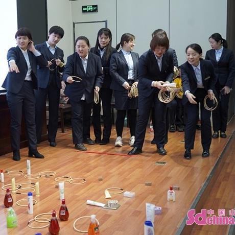 (爱情银行老版本下载)探寻爱情银行老版本：回顾历史，感受浪漫故事的深刻内涵