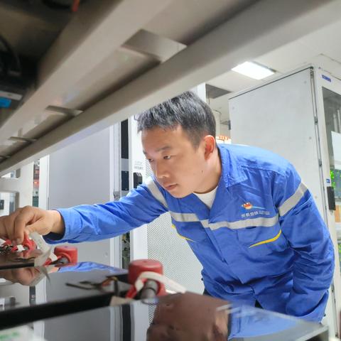 在冲击荣耀的道路上，我们绝不放弃，全力以赴追寻属于自己的辉煌时刻！