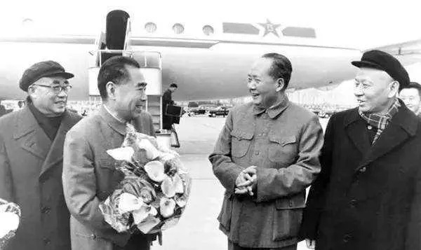 新中国建立：毛泽东、周恩来和朱德三位英雄的不朽传奇