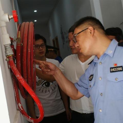 (红蓝大作战怎么做任务)红蓝人大作战最新礼包码免费领取教程及福利分享