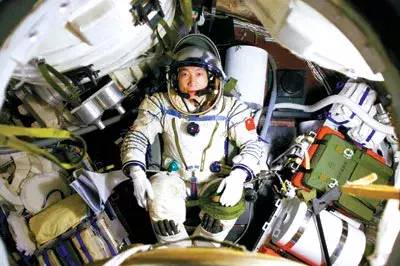 加入星海幸存者QQ群，与志同道合的小伙伴们一起探索宇宙的奥秘与乐趣