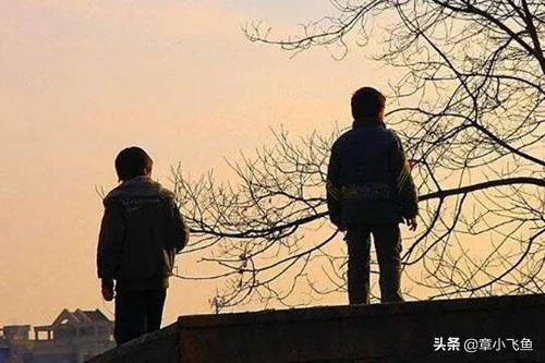 (为什么不想回故乡)为何我心里不想故乡：探寻离乡背后的心灵困惑和触动。