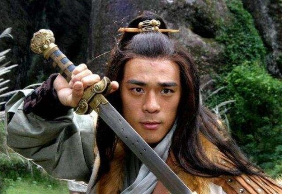 探讨《侠客行逆子石中天TXT》：怎样的人物塑造才能彰显古代侠客形象的力与美