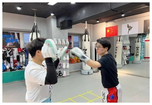 郑多燕健身舞：挑战身体极限，打造完美曲线，享受健康生活乐趣
