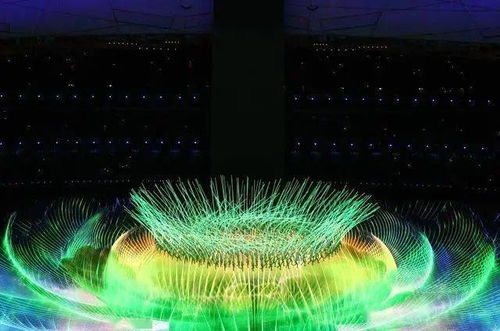 风华的含义：璀璨独特、生机勃勃、光彩夺目、令人耳目一新的魅力。