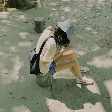 (腿线条怎么才好看)探索腿长的魅力：如何展现优美腿部线条与时尚搭配技巧