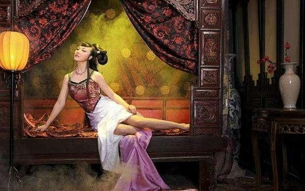 (青楼到底是什么)引颪青楼2：古代青楼的续篇，揭示妓院背后的故事与秘密。